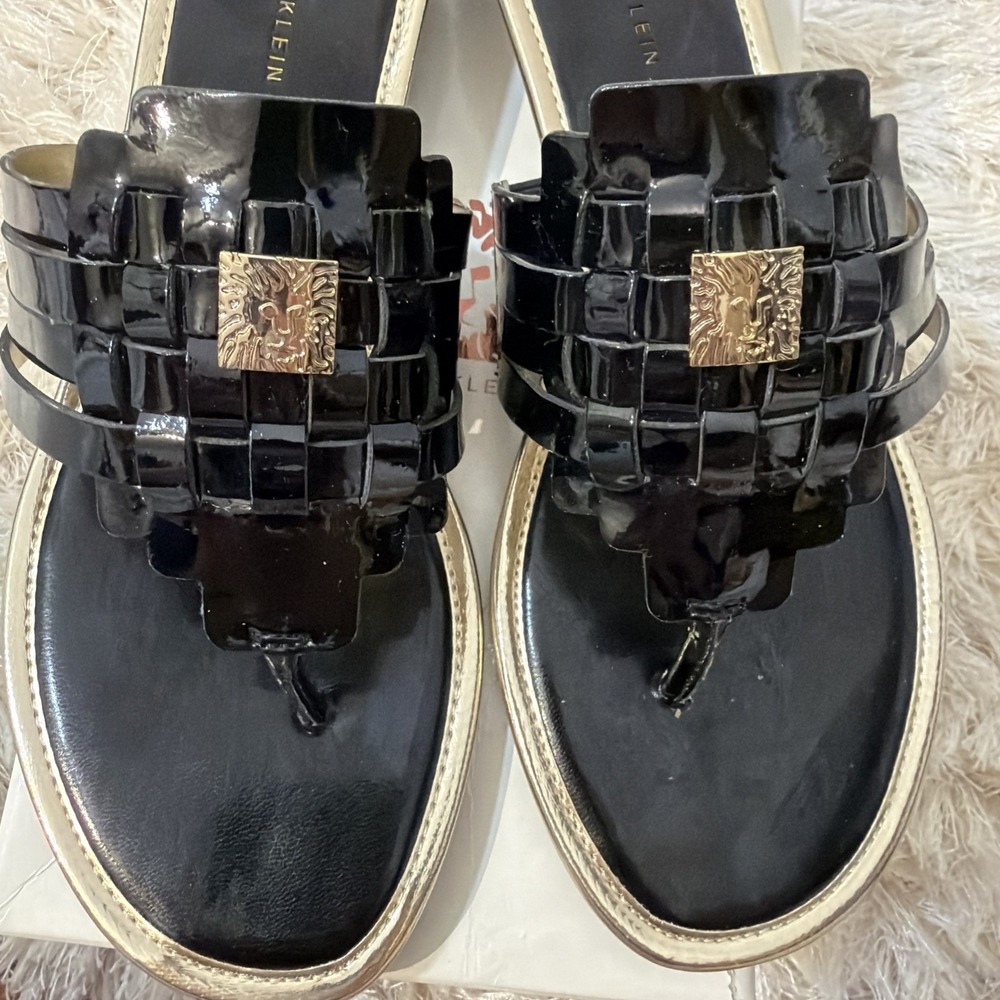 Anne Klein IFlex Woven Patent Slide Sandals Womens 10 Black Gold Logo Mule Wedge - Picture 5 of 11